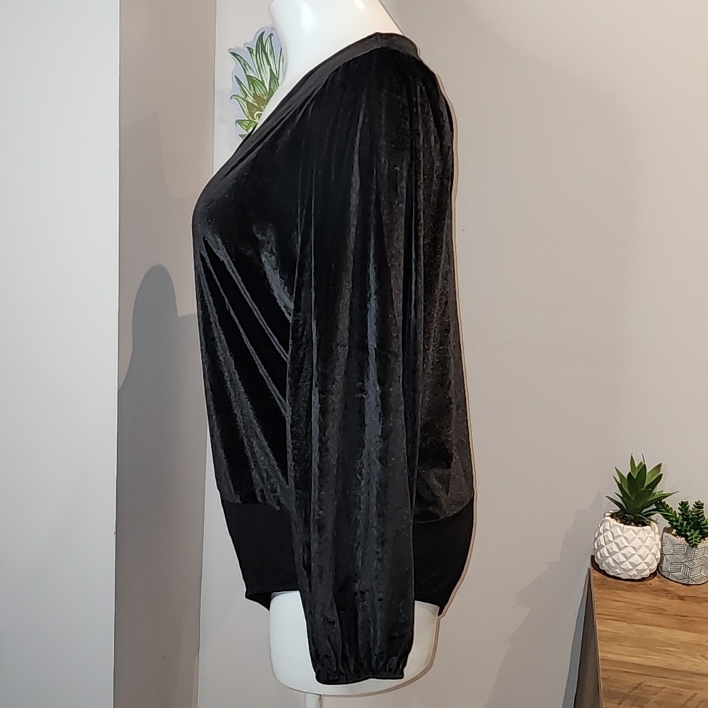 Torrid - Stretch Velvet V-Neck Long Sleeve Bodysuit in Deep Black​​​​​​​​ - Picture 6 of 15